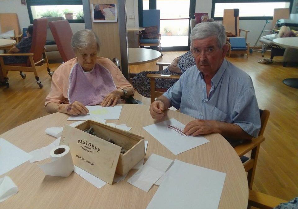 Preparant la decoració per la nova estació