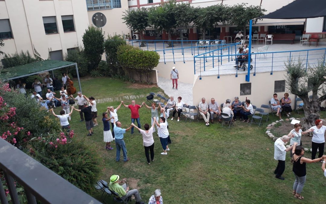 Dissabte a la tarda, hem ballat sardanes !