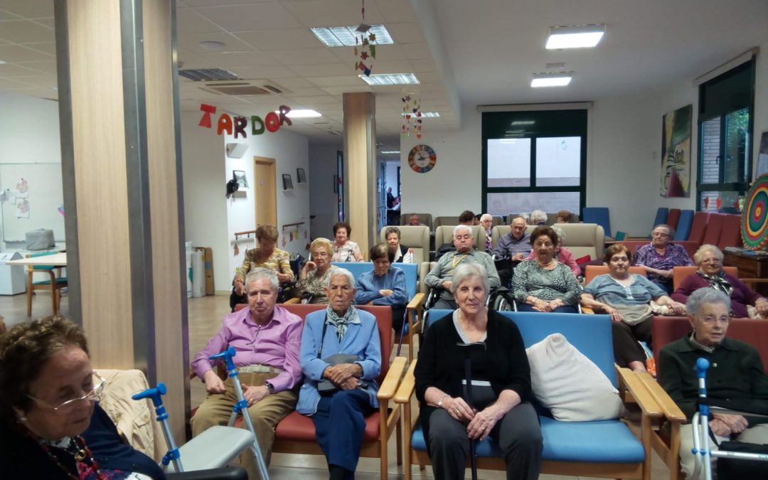 Treballant al taller de música