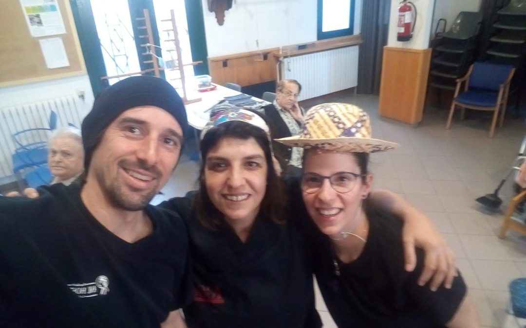 Una cosa al cap, una cosa de color groc…