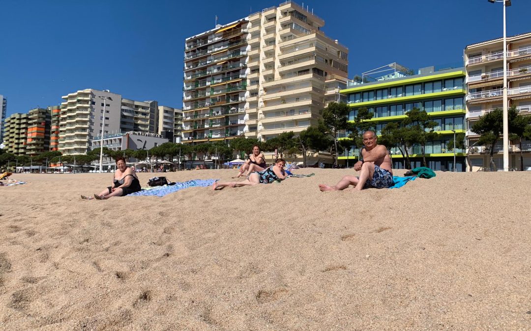 Avui, platja, piscina i Santa Cristina d’Aro