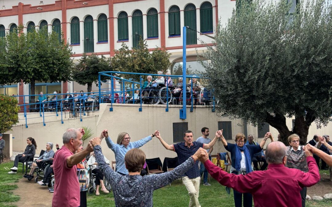 SARDANES AL JARDÍ DE L´ASIL